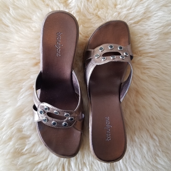 TRENDZONE Bronze Wedge Hutton Sandals Size 8M - Picture 9 of 12